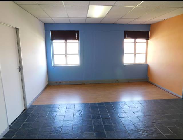 375M² OFFICE TO LET IN HYDE PARK